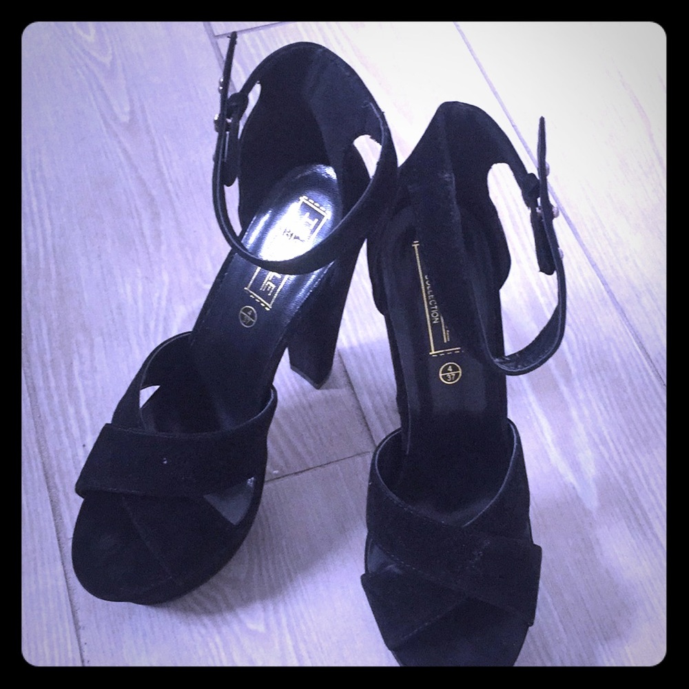 Black velvet platform high heels size 37 (7 us)